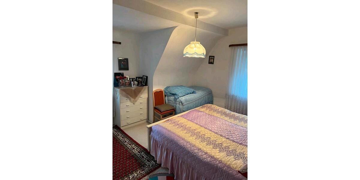 Etagenwohnung Zirndorf - 6 Zimmer, 145 m&sup2;, 270.000&euro; | Angebot:27077343