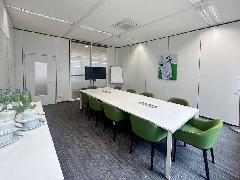 Durchgehender Zugang zu Designer-Büroräumen für 4 Personen in Regus Kaiserswerther Straße
