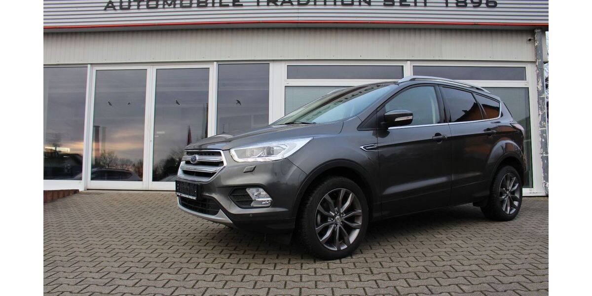 Ford Kuga 64.900 km 15.890 &euro; Hartha 04746