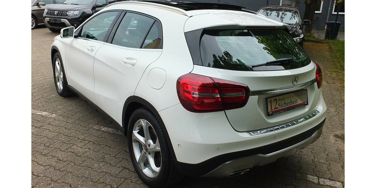 Mercedes-Benz GLA 180 PANORAMADACH LED NAVI AHK 18 Zoll LMF PTS 61.968 km 18.908 &euro; Köln 50858