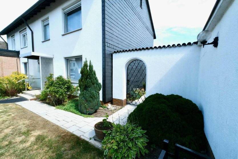 Lichtdurchflutetes Zuhause mit Terrasse, großem Garten und viel Ausbaureserve!