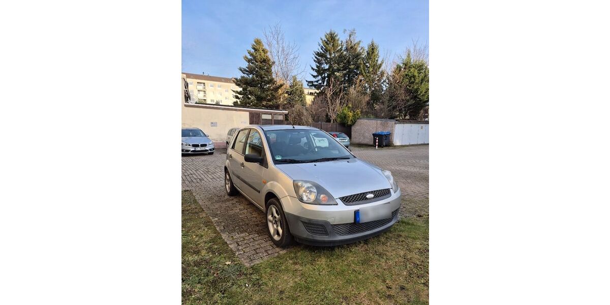 Ford Fiesta 233.000 km 900 &euro; Düren 52349