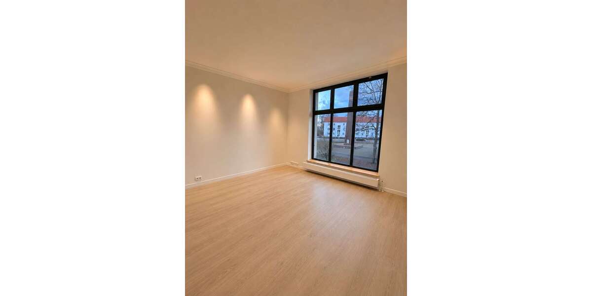 Etagenwohnung Neustrelitz - 4 Zimmer, 160 m&sup2;, 1.100&euro; | Angebot:27032885