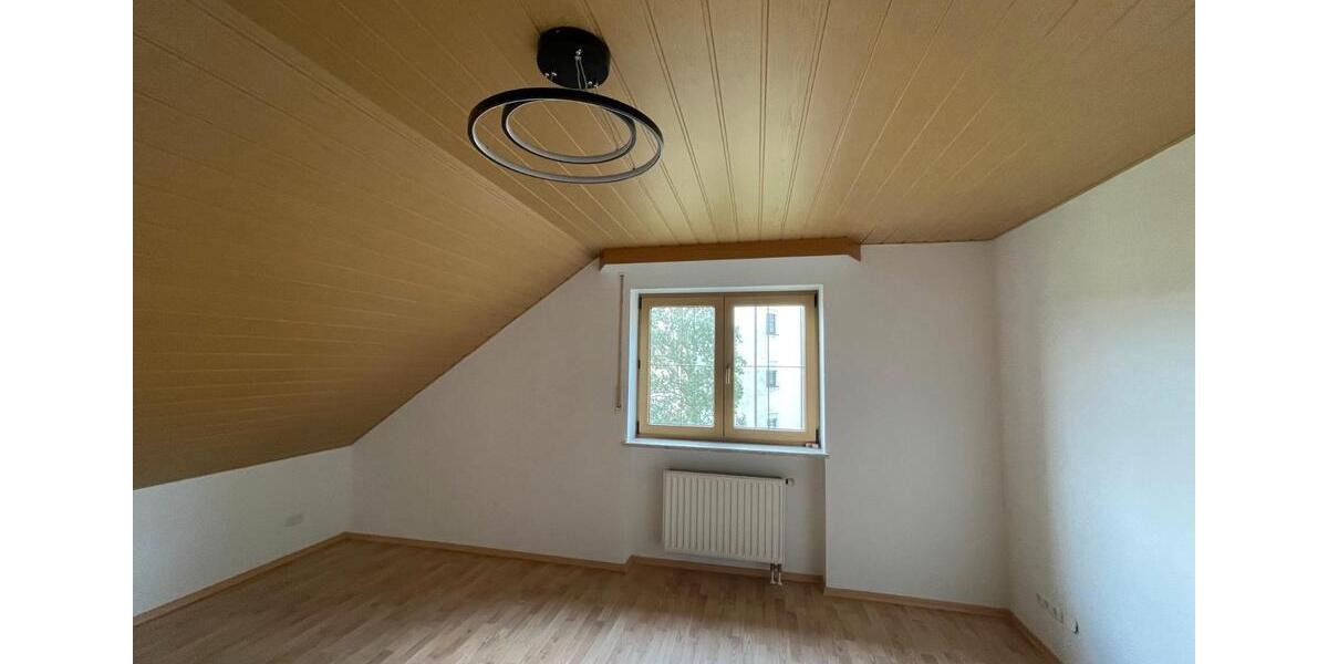Dachgeschoßwohnung Marktredwitz - 3 Zimmer, 89 m&sup2;, 780&euro; | Angebot:26427251