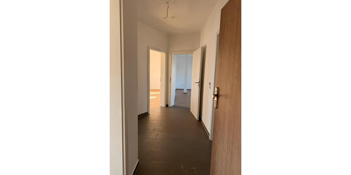 Dachgeschoßwohnung Cottbus - 3 Zimmer, 70 m&sup2;, 700&euro; | Angebot:26195690