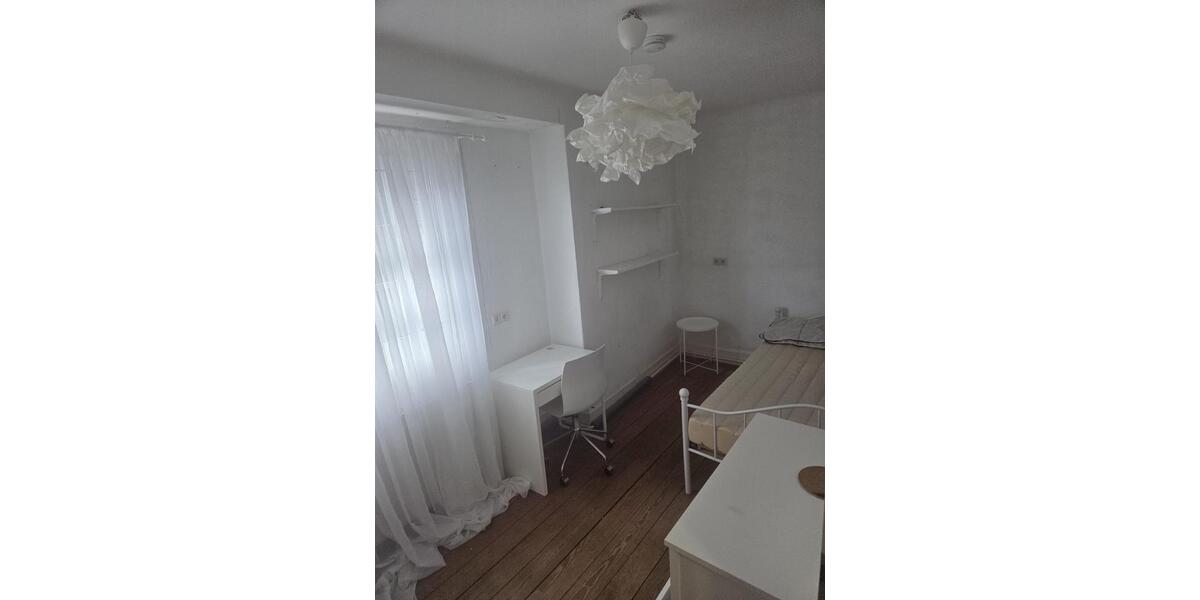 Etagenwohnung Tübingen - 5 Zimmer, 18 m&sup2;, 450&euro; | Angebot:26569618