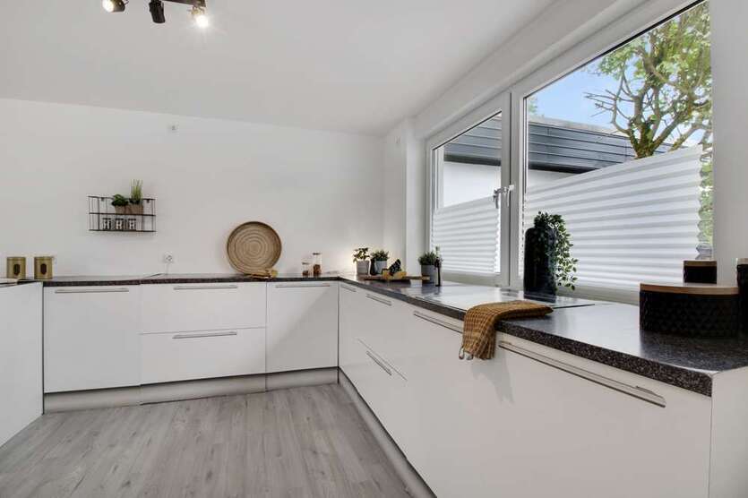 Wohnung zum Kaufen in Krefeld Uerdingen 249.900 € 72 m²