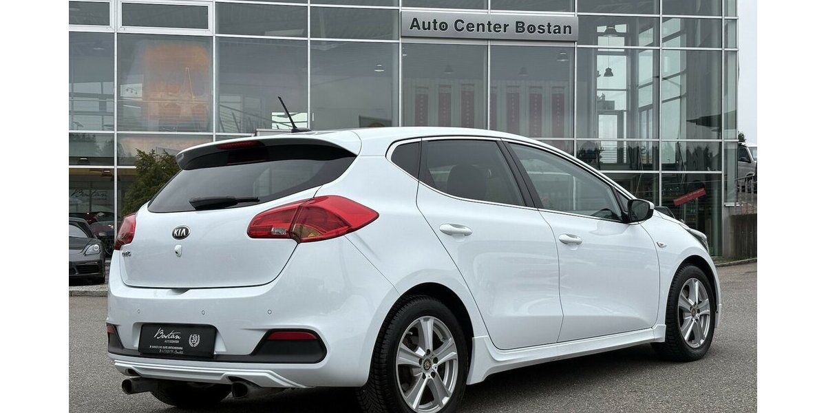 Kia Ceed 1.4 TSI Dream Team KAMERA/NAVI/SHZ/LENKHZ 64.779 km 8.900 &euro; Villingen-Schwenningen 78054