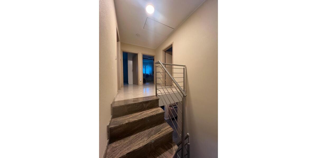 Einfamilienhaus Wiehl - 4 Zimmer, 130 m&sup2;, 1.700&euro; | Angebot:24750882