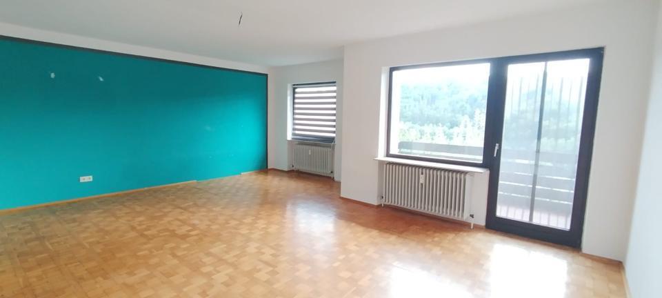Ich biete eine schöne, 3-Zimmer-Wohnung Süd Balkon mit Garage