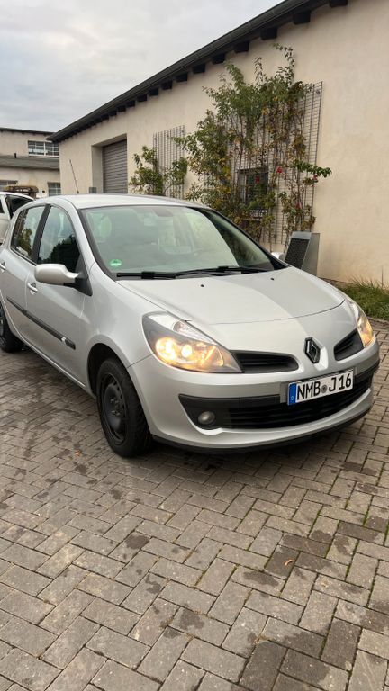 Renault Clio 56.000 km 3.000 € Naumburg 06618