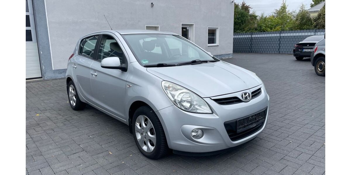 Hyundai i20 175.000 km 3.690 &euro; Düren 52351