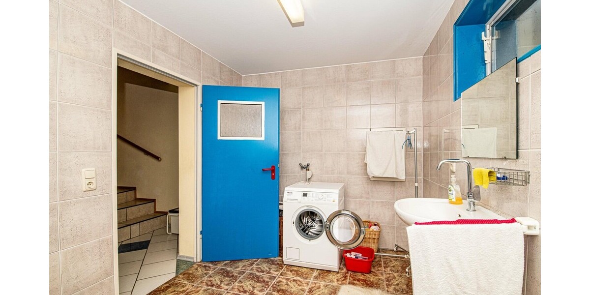 Großzügiges Zuhause mit umzäunten Gartengrundstück und vielseitigem Studio - Einfamilienhaus Schönthal | Angebot:27038045