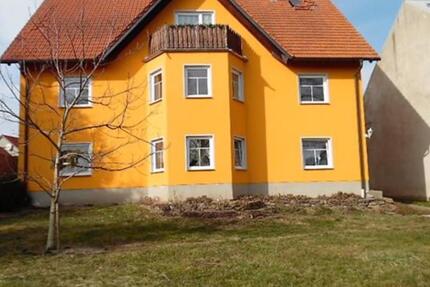 4-Raum-Dachgeschoßwohnung mit kleinem Balkon und Blick ins Grüne