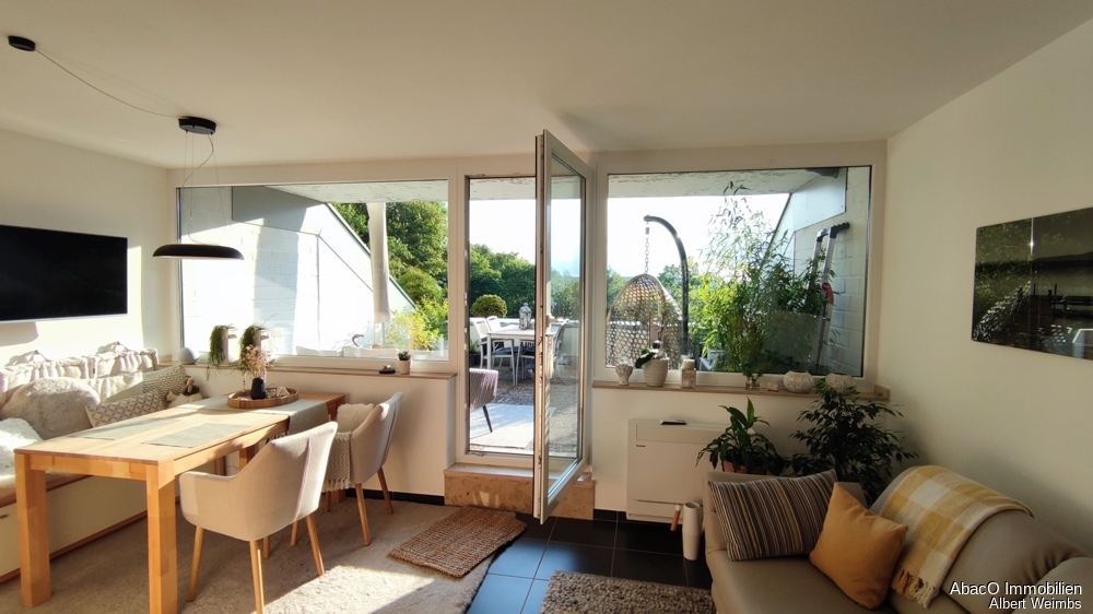 Hochwertig modernisierte Eigentumswohnung mit großer Südwest-Terrasse und Burgblick. Auch geeignet als Ferienwohnung. - Etagenwohnung Nideggen Eifel | Angebot:25307290