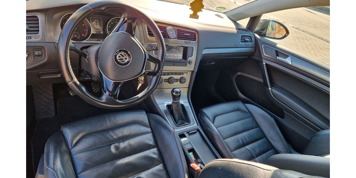 VW Golf 123.000 km 8.700 &euro; Siegburg 53721