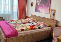 Zu verkaufen eine Zimmer 32m2 großem Balkon komplett möbliert,