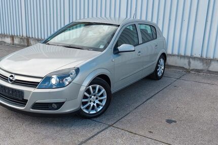 Opel Astra 170.000 km 2.700 € Berlin 13053