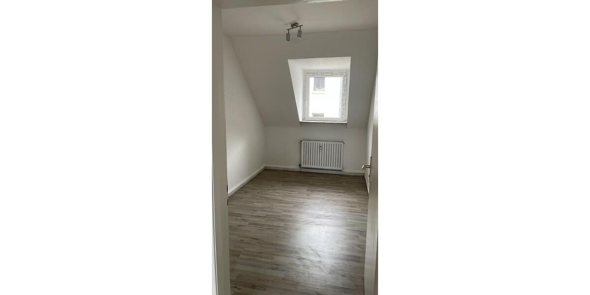 Dachgeschoßwohnung Mülheim an der Ruhr Broich - 3 Zimmer, 52 m&sup2;, 490&euro; | Angebot:24359770