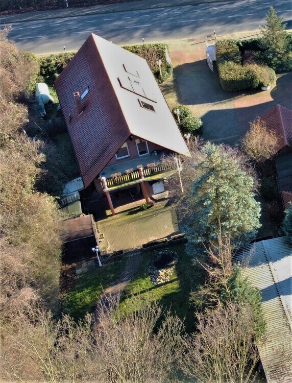 Gemütliches Einfamilienhaus mit Kamin, Doppelgarage und Erweiterungspotenzial 4 zimmer