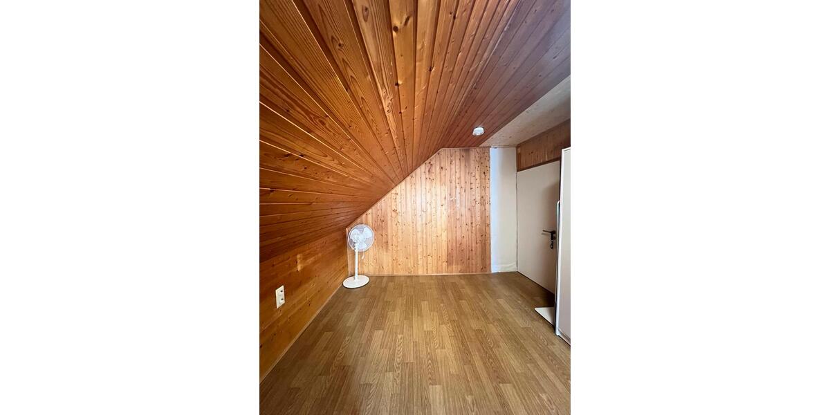 Dachgeschoßwohnung Lich - 1 Zimmer, 11 m&sup2;, 456&euro; | Angebot:26400229