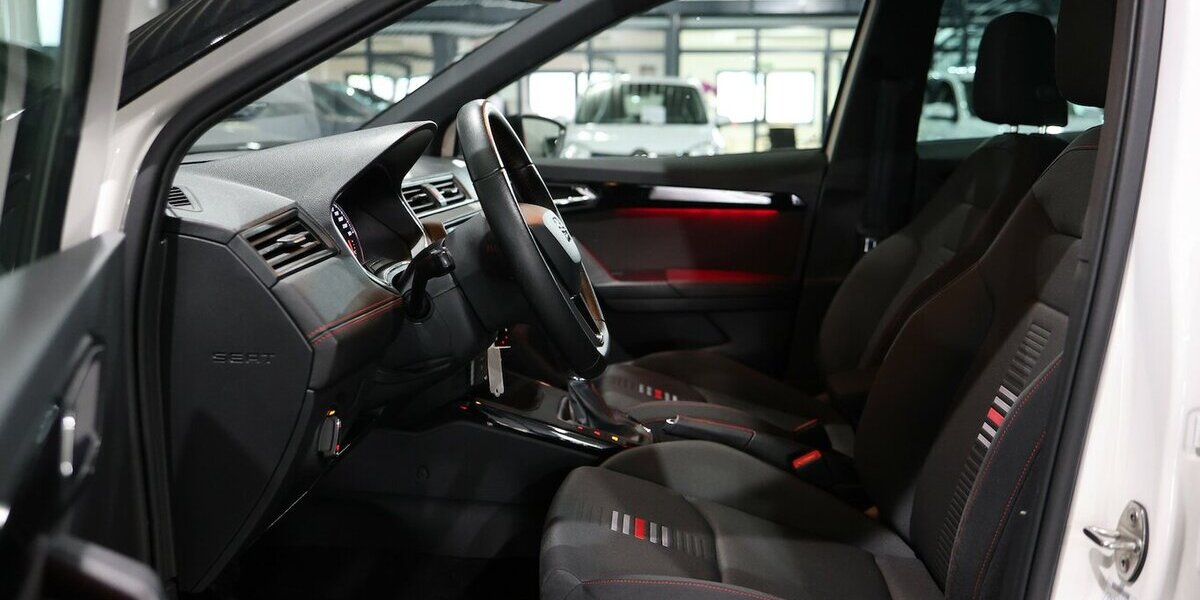 Seat Arona 1.5 TSI XCELLENCE FR-SPORT / WHITE & BLACK 90.000 km 14.345 &euro; Hamm 59077