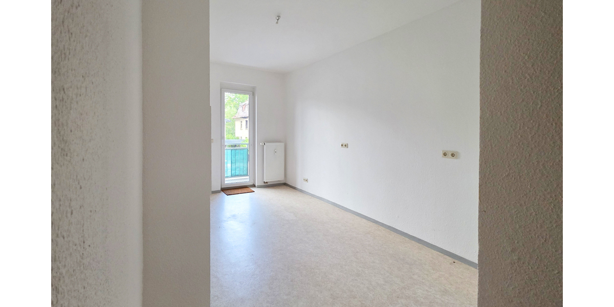 2 Raum DG-Wohnung mit Balkon und Blick ins Grüne. Bad mit Wanne! In Weida! - Dachgeschoßwohnung Weida Liebsdorf | Angebot:26347862