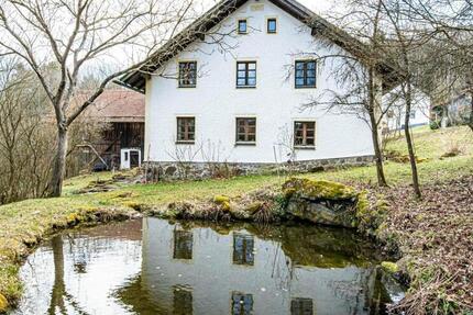 „Idyllisches Bauernhaus mit Teich & eigener Quelle – Ruhe, Natur und Geschichte vereint“ - Haus Weiding | Angebot:26041922