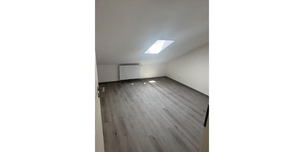 Dachgeschoßwohnung Tuttlingen - 2 Zimmer, 100 m&sup2;, 850&euro; | Angebot:26411691