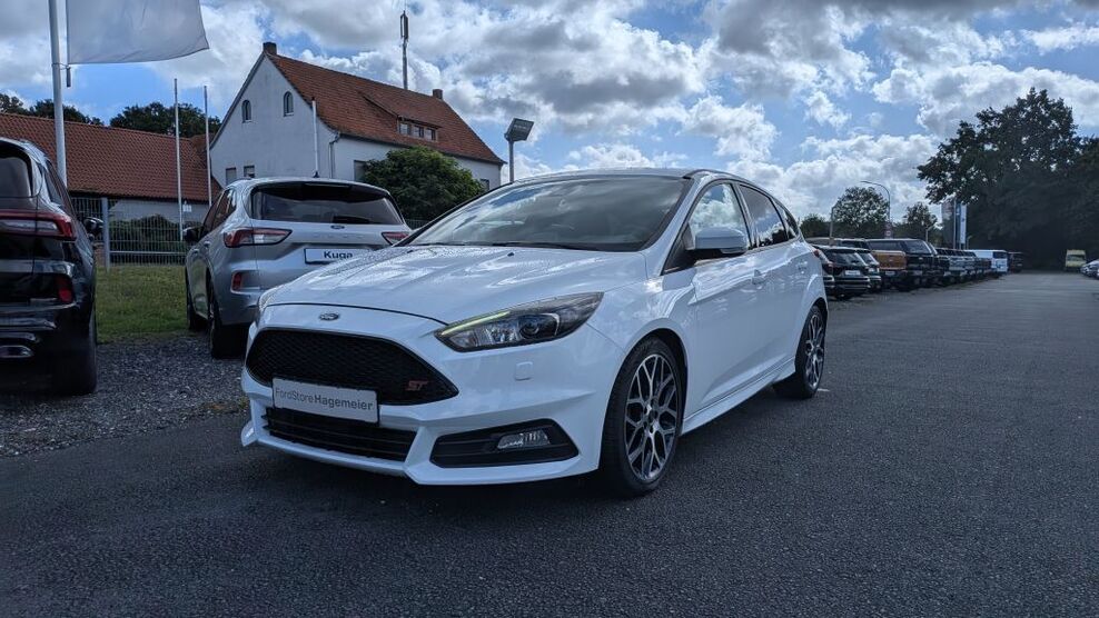 Ford Focus 64.789 km 18.490 € Halle Westfalen 33790
