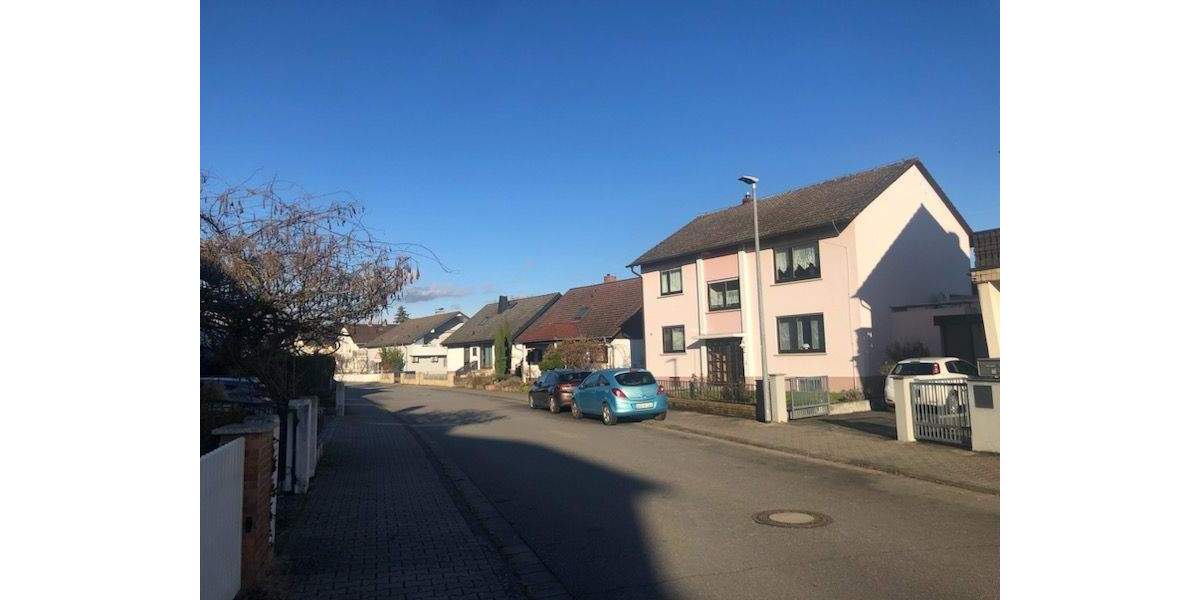 Etagenwohnung Gernsheim - 3 Zimmer, 90 m&sup2;, 1.050&euro; | Angebot:25601727