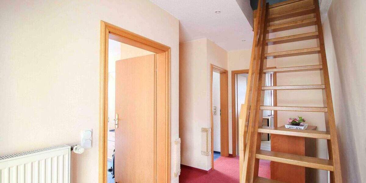 Ein-Zwei- Familienhaus mit großem Grundstück, Sehr Zentral und doch Privat in Luthe 7 zimmer