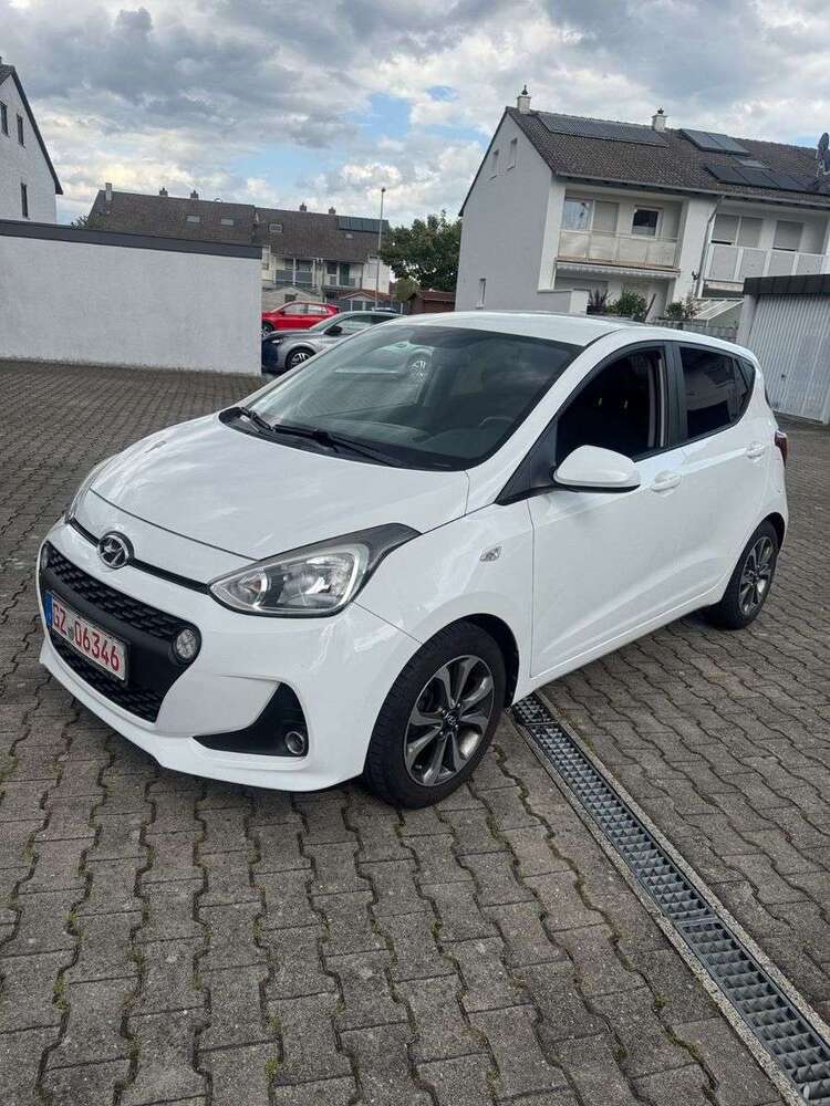i10