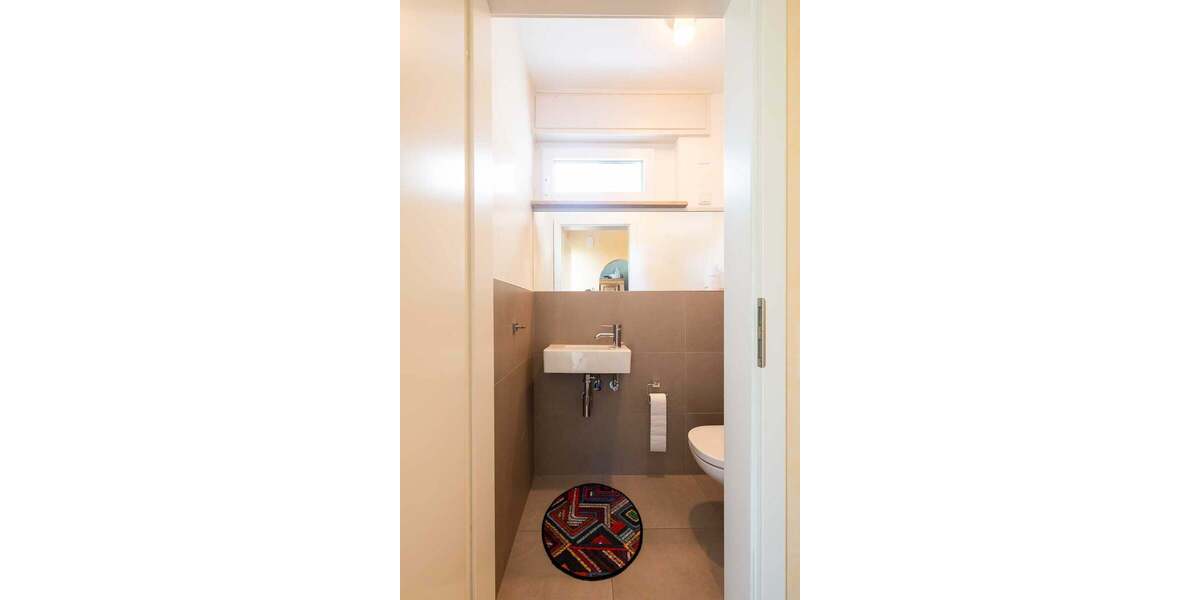 Modernisiertes Haus mit Pool & Garten in Frankfurt 4.5 zimmer