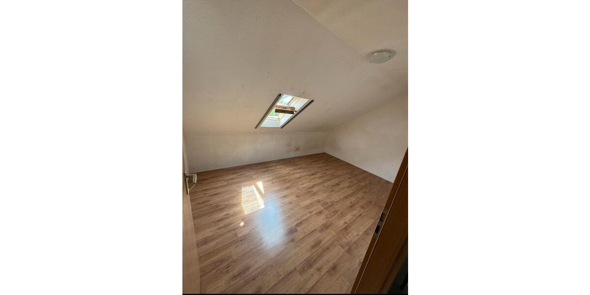 Dachgeschoßwohnung Schwäbisch Hall - 3 Zimmer, 85 m&sup2;, 900&euro; | Angebot:26632648