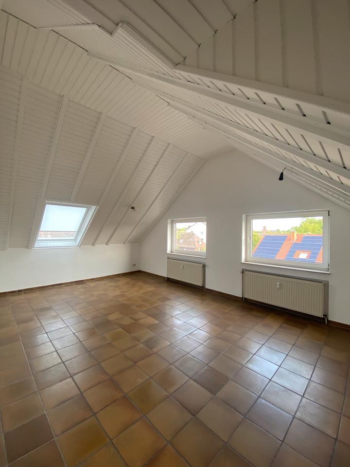 Schöne DG Wohnung in Asberg