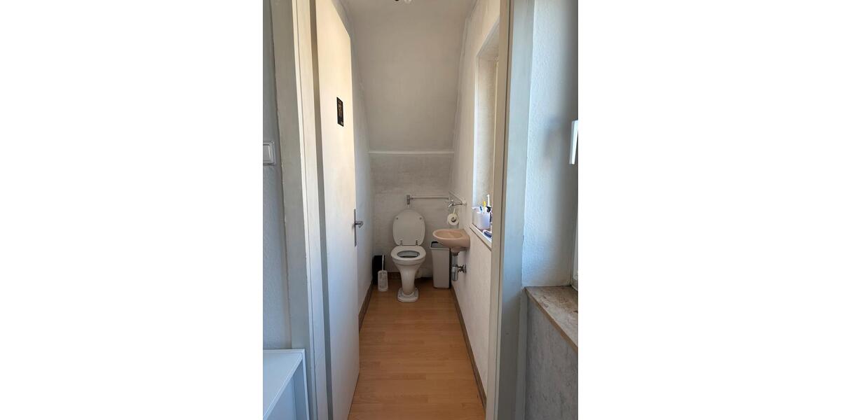 Freistehendes Einfamilienhaus mit großem Garten zur Miete! 7 zimmer