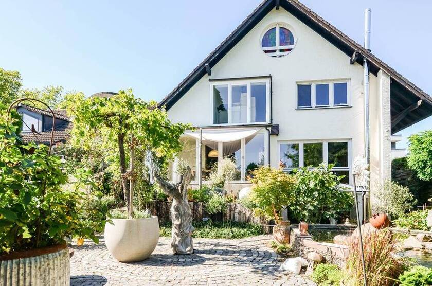 Exklusives Einfamilienhaus mit 2 EinliegerWohnungen* hochwertige Ausstattung * großzügige Raumaufteilung * Wellnessbe...