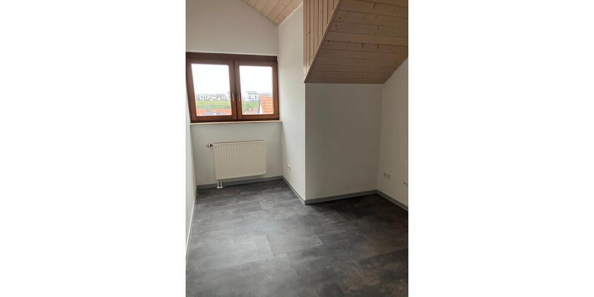 Dachgeschoßwohnung Aalen Dewangen - 4.5 Zimmer, 95 m&sup2;, 1.200&euro; | Angebot:26407612