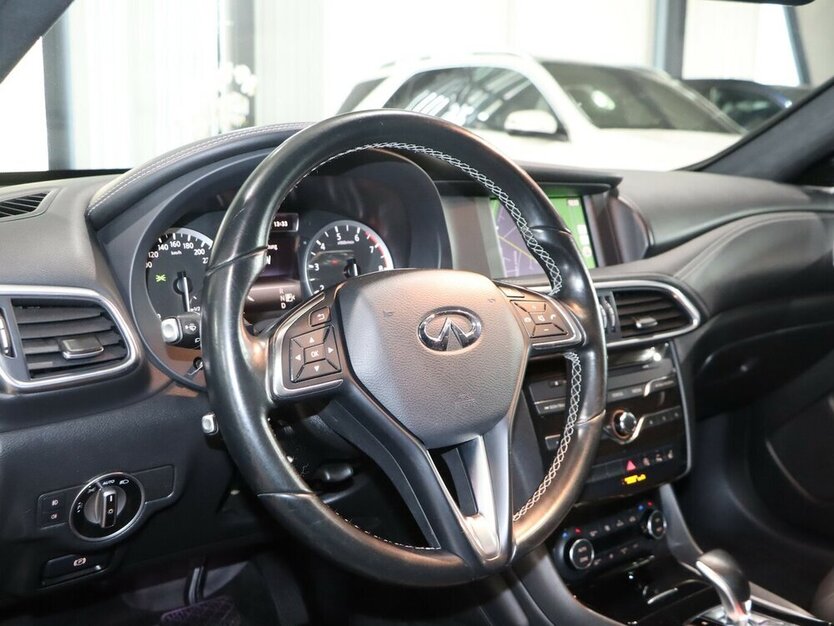 Q30 1.6 PREMIUM / PANORAMA / LED / NAVI+360°
