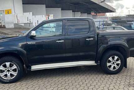 Toyota Hilux 220.000 km 13.900 &euro; Nürnberg 90431