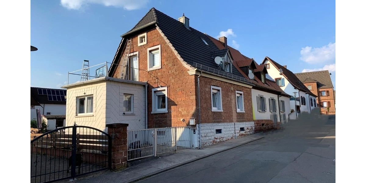 Stilvoll renovierte Doppelhaushälfte aus Sandstein in naturnaher Lage von Kaiserslautern-Morlautern 6 zimmer