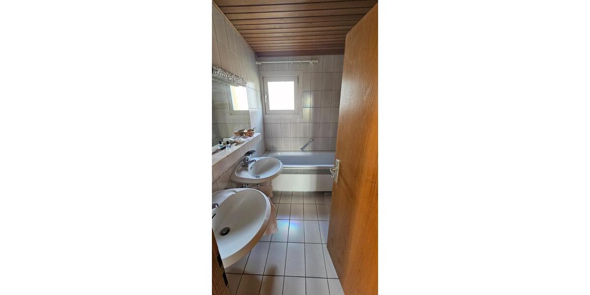 Einfamilienhaus Erlangen Bruck - 7 Zimmer, 140 m&sup2;, 1.850&euro; | Angebot:25895293