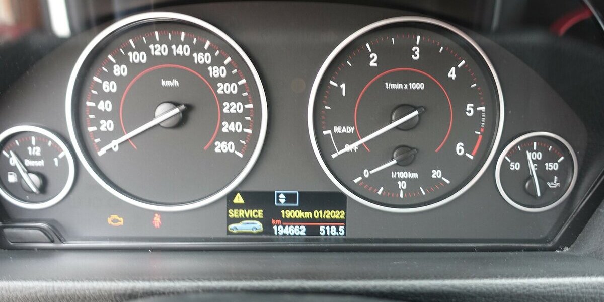 BMW 318d Touring Sport Bi-Xenon Navi PDC Leder Sitzhei 194.700 km 11.950 &euro; Neumarkt/OPf 92318