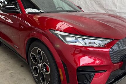 Ford Mustang Mach-E 26.000 km 38.900 &euro; Düsseldorf 40589