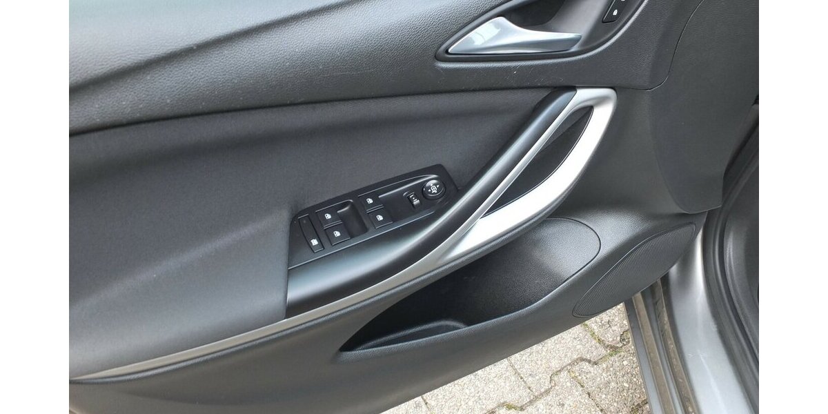 Opel Astra WM26: SPORTS TOURER NAVI 1.HD BLUETOOTH ALLW 125.000 km 8.998 &euro; Köln 50858