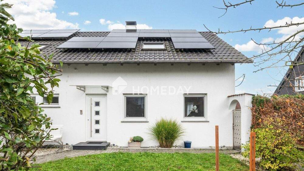 Modern wohnen über den Dächern: Dachgeschosswohnung mit Dachterrasse und Loggia in Bretzfeld 3 zimmer