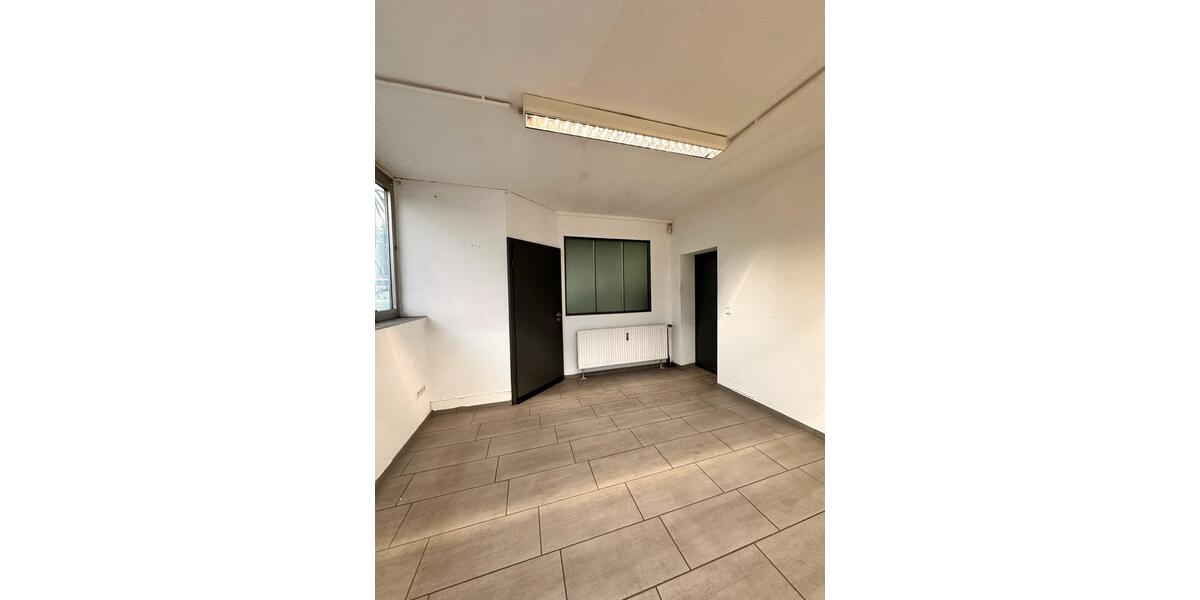 Zwei Gewerbehallen (ehem. Kfz-Werkstatt) in Dorsten-Wulfen zimmer