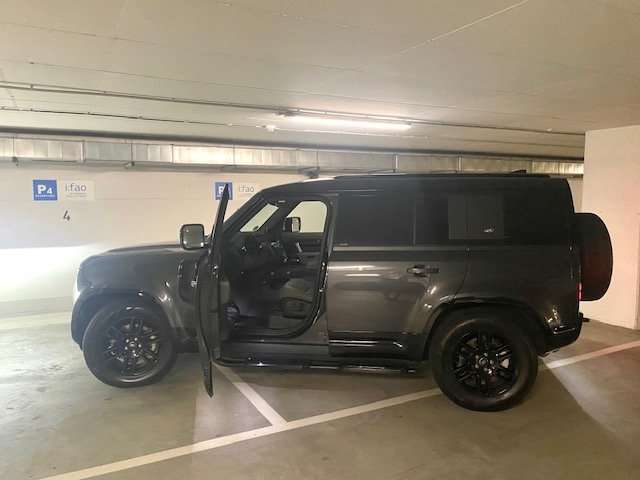 Land Rover Defender 28.500 km 63.500 € Frankfurt 60487