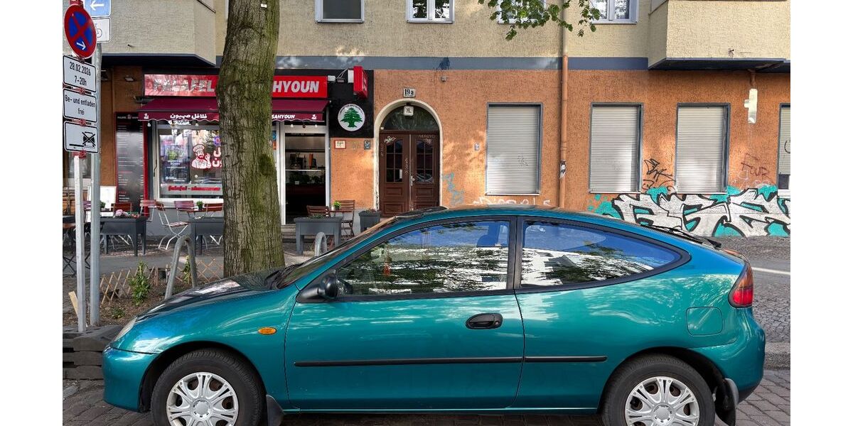 Mazda 323 106.000 km 950 &euro; Berlin 13347